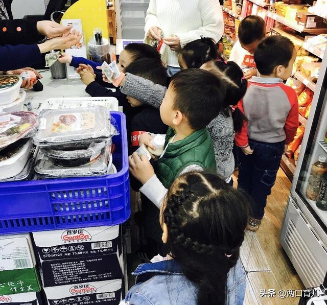 “这太贵了，我们家穷买不起”，这句话只会让孩子越来越自卑
