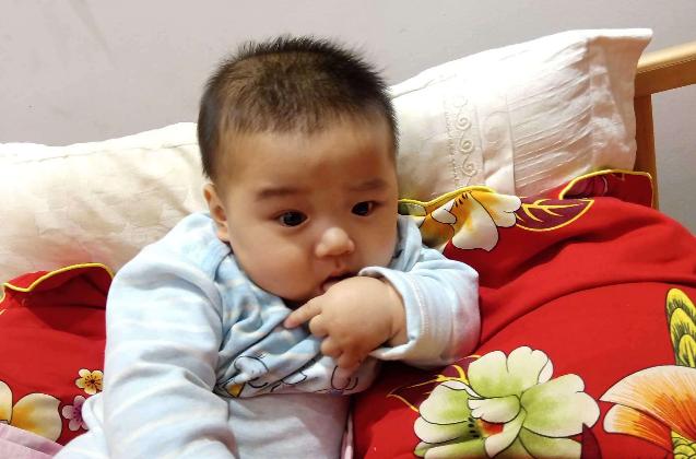 医生忠告：入睡前4食物勿吃，容易影响脾胃，孩子难发育