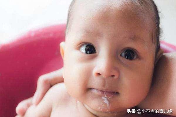 新生儿吐奶怎么办？试试这5招，有效避免新生儿溢乳