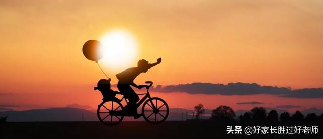 孩子优秀，因为有一个会“装”的父母