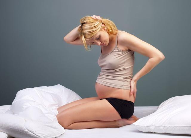 90后孕妈看分娩视频后，瞒家人去医院引产，取出孩子她却后悔莫及