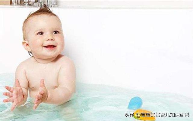 新手妈妈给宝宝洗澡很慌？手把手教你如何给新生儿洗澡