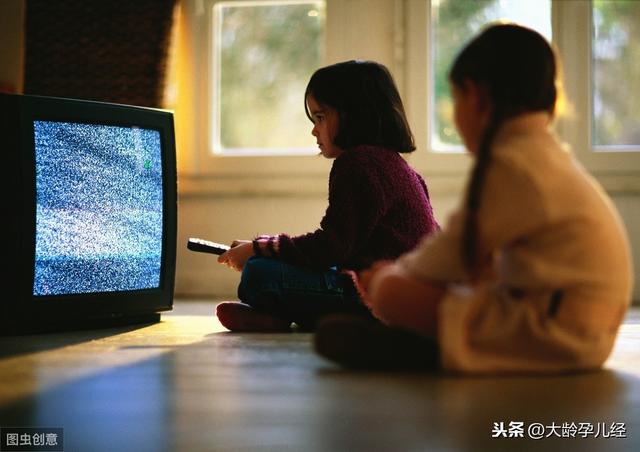 爸爸妈妈该怎样以身作则别让宝宝成为电视儿童？