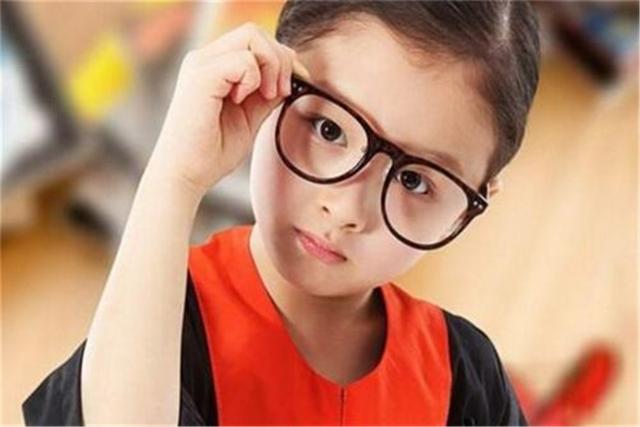 孩子“近视”能恢复？这2个“视力恢复黄金期”，家长别错过