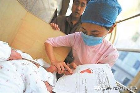 为什么新生儿不是按手印而是留脚印？医生不说，但你要知道