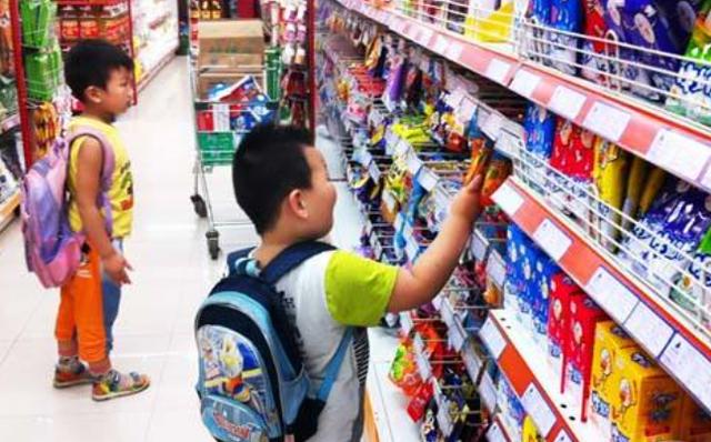 儿科医生：3岁前孩子勿吃3样，对发育没好处，宝妈却喜欢买