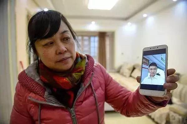 保姆偷男婴27年，养废后归还：家庭，就是一个人的命运