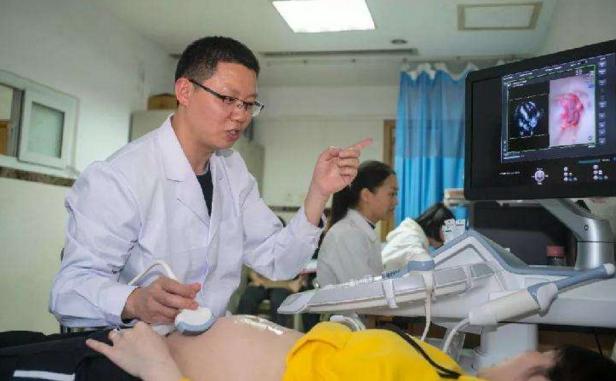 孕检时，男医生的&quot;一阳指&quot;有多尴尬？过来人：不敢回想