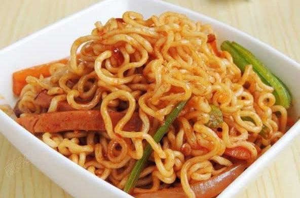 这几类食物是“长个劲敌”，还有家长常给孩子吃，已有孩停止发育