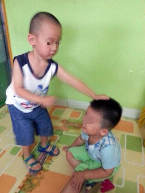 熊孩子幼儿园“惹事”被孤立，这位妈妈的行为，引来无数网友点赞