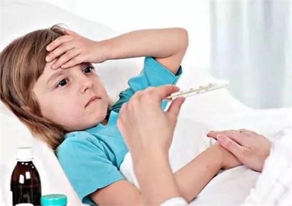 宝宝发烧是用热毛巾敷还是冷毛巾敷？半数妈妈们都不知道
