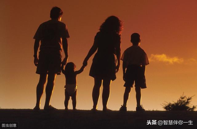 怎样才能让孩子学会宽容和快乐呢？可从这两个方面来进行