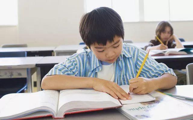 论“智力正常”的孩子培养成“学习障碍”的100种方法