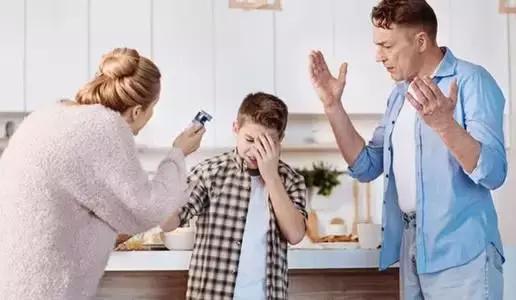面对孩子犯错，学会这3招比“打骂”更管用！父母要学会理解孩子