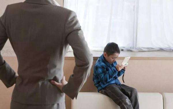 孩子沉迷电子产品无法自拔？听听专家怎么说