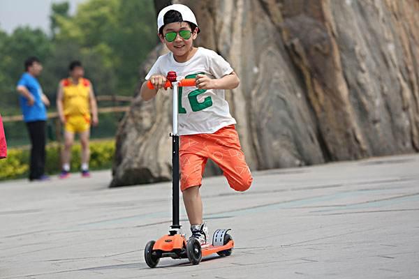 滑板车成孩子和家长的新宠，但摔伤骨折你知道怎么办嘛？