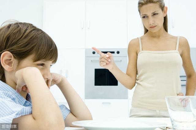 孩子提出无理要求耍泼耍赖，父母一定不要同意！未来你会后悔的