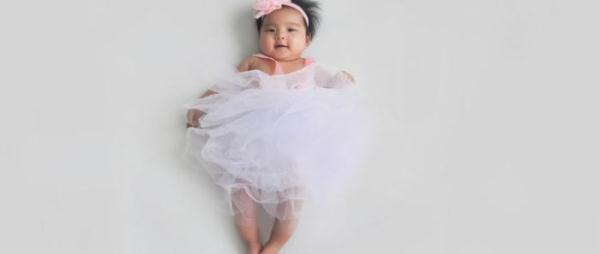 如何区分哪些婴儿吐奶是正常还是异常？妈妈有必要了解清楚