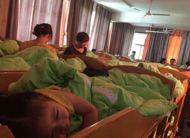 看过幼儿园孩子午睡的样子，才知道有些衣服，真的很不适合孩子