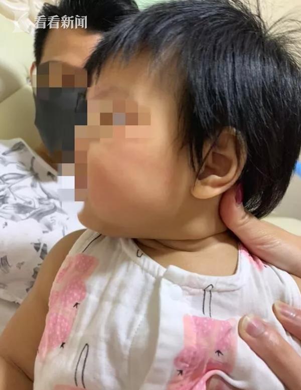 保姆对7个月大女婴打脸捂嘴 监控曝光后跪地求饶