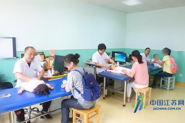 关注小儿斜颈：南京市妇幼日均60人次因此就诊 早期干预适宜或不用苦等手术