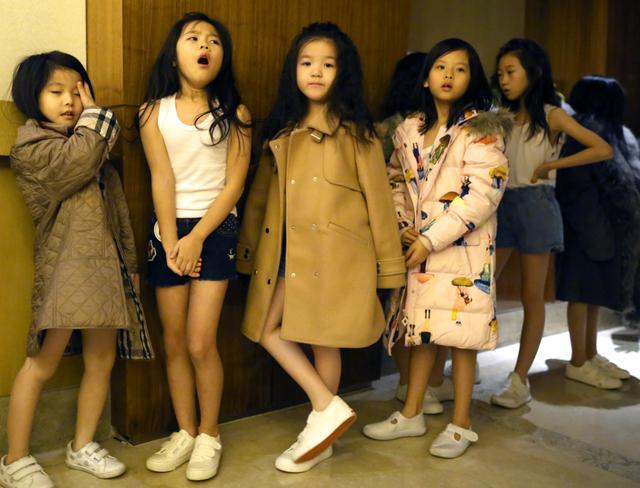 看过幼儿园孩子午睡的样子，才知道有些衣服，真的很不适合孩子