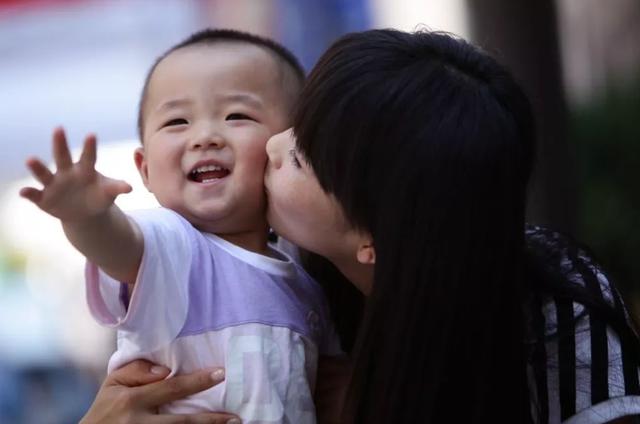 妈妈最容易遗传给男宝的4个基因，真的很准，看看你家的占几个？