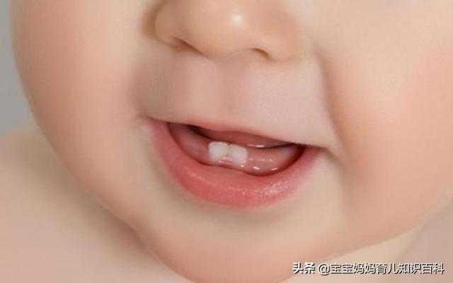 宝宝长牙期间容易感染疾病，根据宝宝长牙初期症状做好处理措施