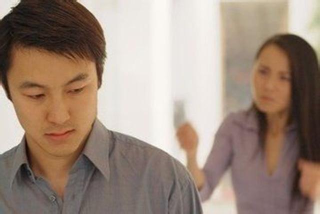 丈夫外出打工三年风光回国，妻子却高兴不起来：孩子没有你这个爸