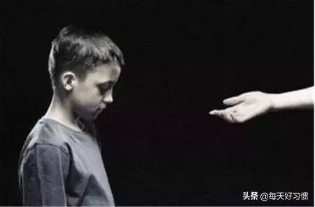 孩子从自卑到自信，父母要做的3件事