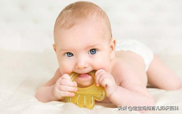 宝宝长牙期间容易感染疾病，根据宝宝长牙初期症状做好处理措施