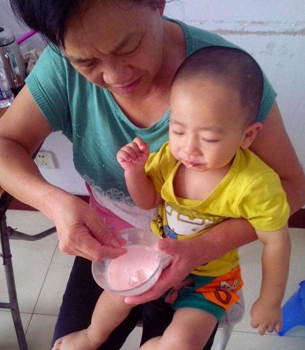 3岁男孩一直喊肚子疼，医生检查后，叱责家长别给孩子乱吃了