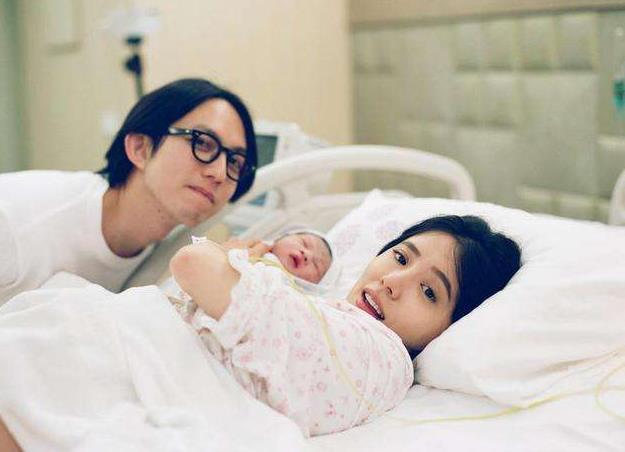 生完孩子后,在医院的3-7天,护理产妇时,要做到这4点