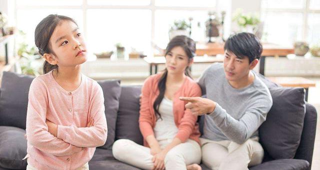 为什么孩子总爱顶嘴？孩子爱顶嘴，父母应多方面看待和处理