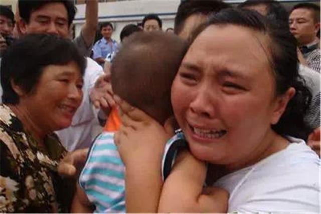 孩子被拐后，人贩子会将孩子进行这3个&quot;处理&quot;，看哭了许多父母