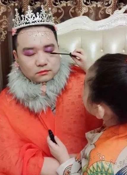自从有了女儿，爸爸的画风就变成了这样，妈妈一看眼线都要笑飞了