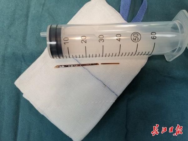 为什么宝宝的伤口总不见好？原来里面插着一根竹签