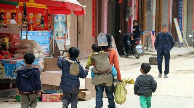 为什么穷人敢生二胎，“中产家庭”反而畏首畏尾？现实太扎心