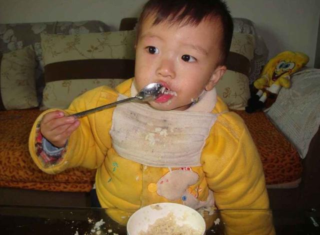 告诫父母：幼儿未满3岁，不要碰3种饭，易堆伤脾胃，家长莫大意