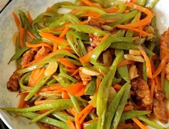 夏天经常给孩子吃这道菜，开胃下饭，保护视力