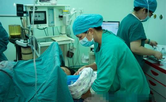剖腹产和顺产“侧切”，同样挨一刀，为什么很多女性都选择前者？