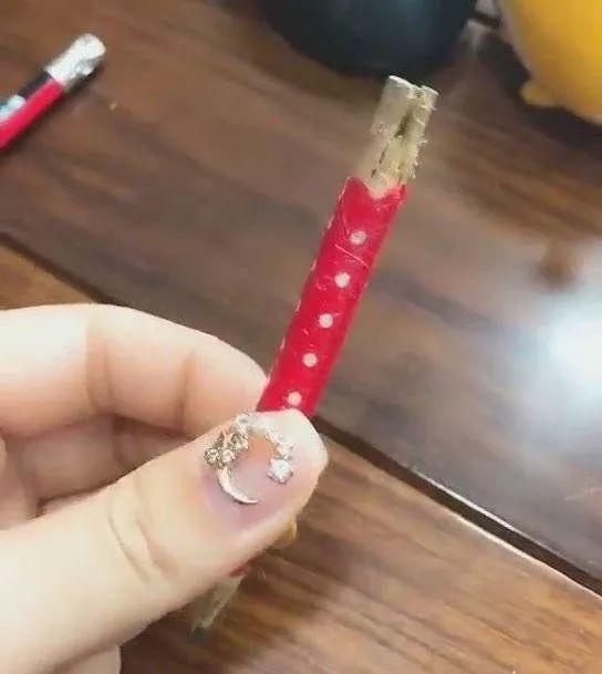 千万不要翻孩子的书包，不然哈哈哈哈哈……