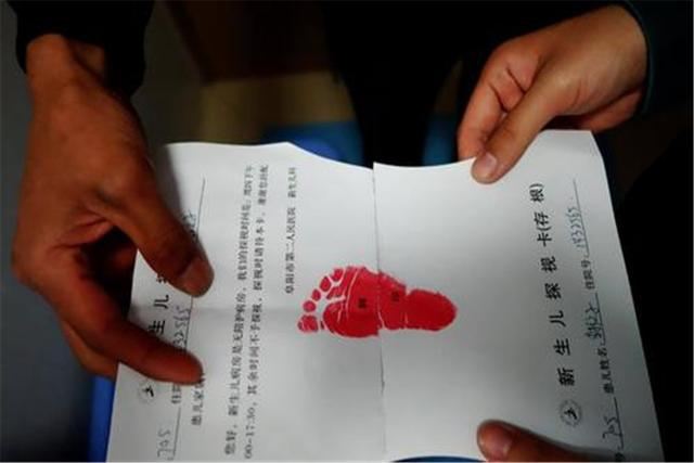 为什么医院要留下刚出生宝宝的“脚印”？医生不说，父母该知道