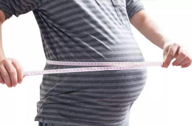 孕妇肚子大，胎儿也会更大？其实肚子过大，也可能是因为这3点