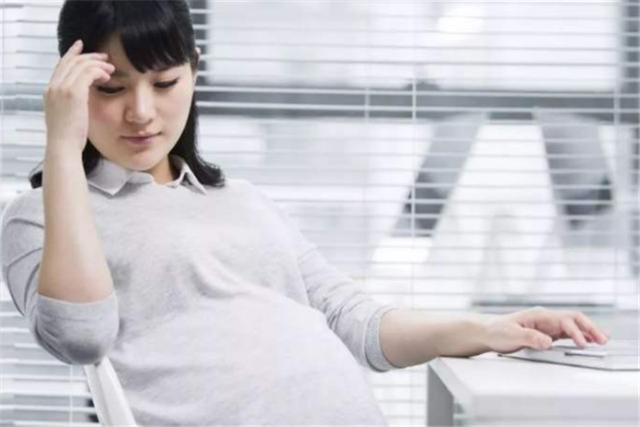 孕妈受刺激肚子就会发硬发紧，胎动也愈发频繁，终是引发了早产