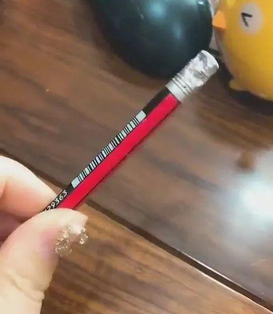 千万不要翻孩子的书包，不然哈哈哈哈哈……