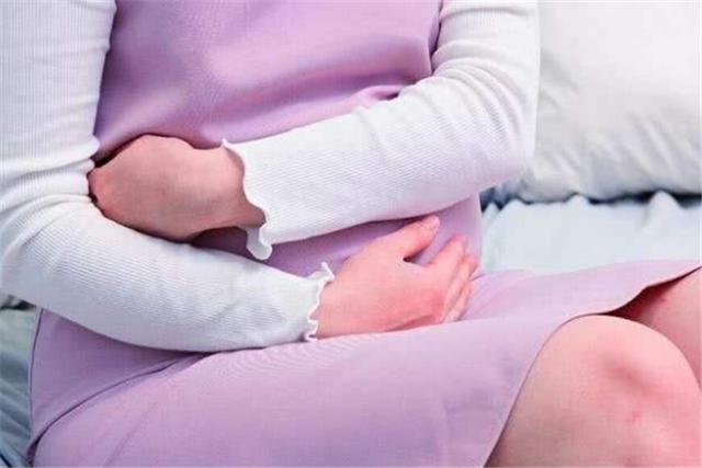 孕妈受刺激肚子就会发硬发紧，胎动也愈发频繁，终是引发了早产