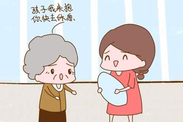 一胎全家争着抱，二胎没人要？三代宝妈的经历，很现实
