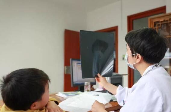 只因家长忽略一点，孩子比同龄人矮10公分！医生：这样的很多
