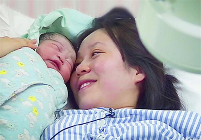 孕妈产后想睡觉，医生大喊：不许睡，看娃性别！原因暖心